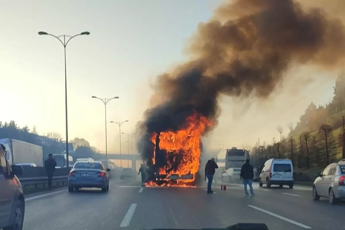 Bayrampaşa’da yolcu otobüsünde yangın paniği