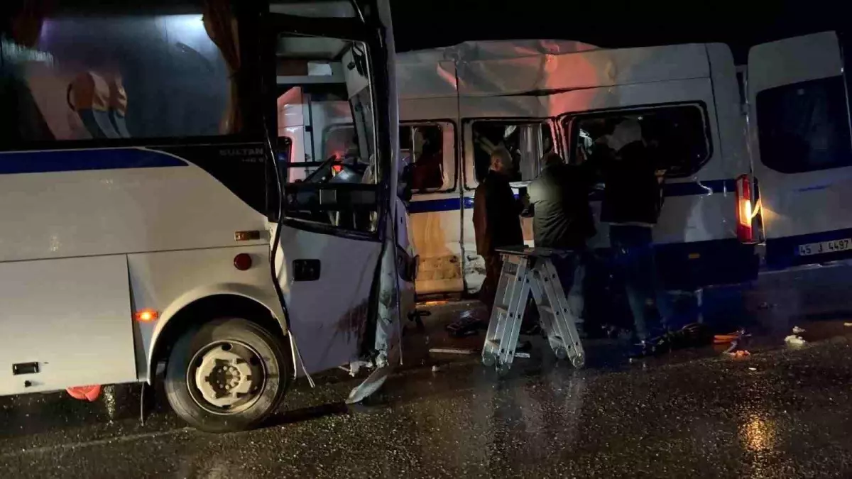Akhisar’da İşçi Servisleri Çarpıştı: 27 Yaralı
