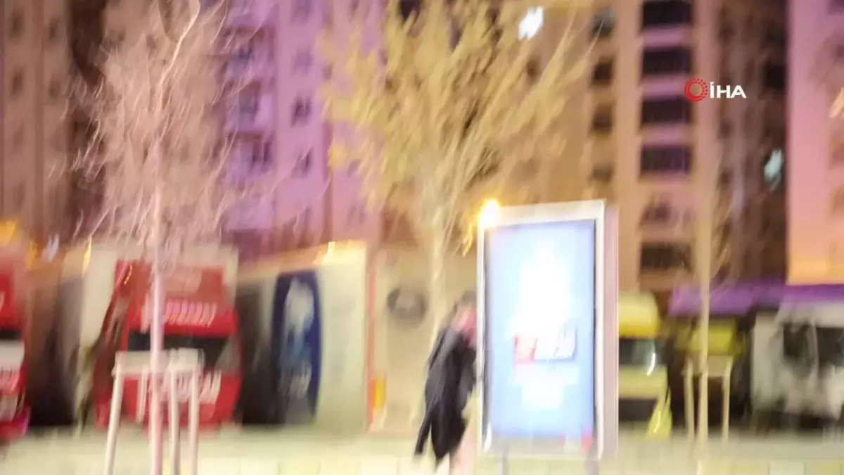 Bunalımda Bıçakla Kendini Yaraladı