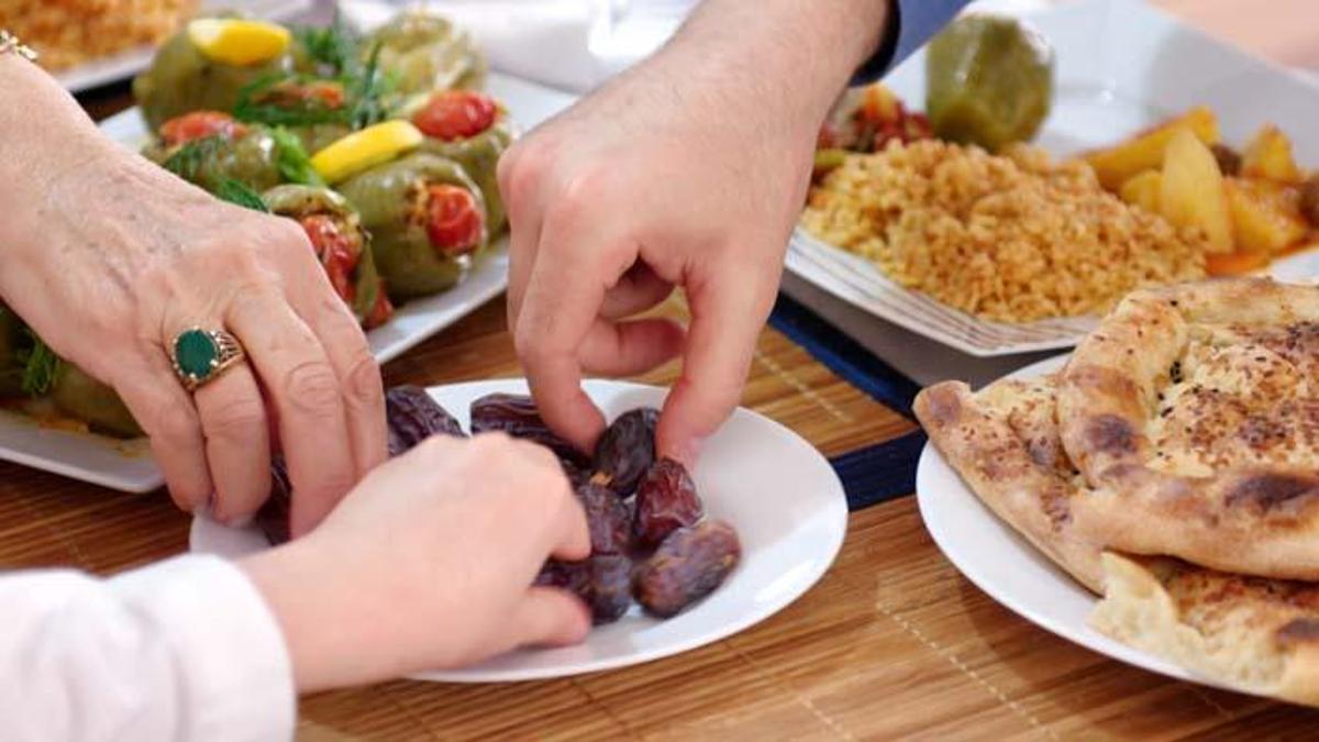Diyetisyen anlattı: Sahurda ve iftarda beslenme nasıl olmalı, neler tüketilmeli?