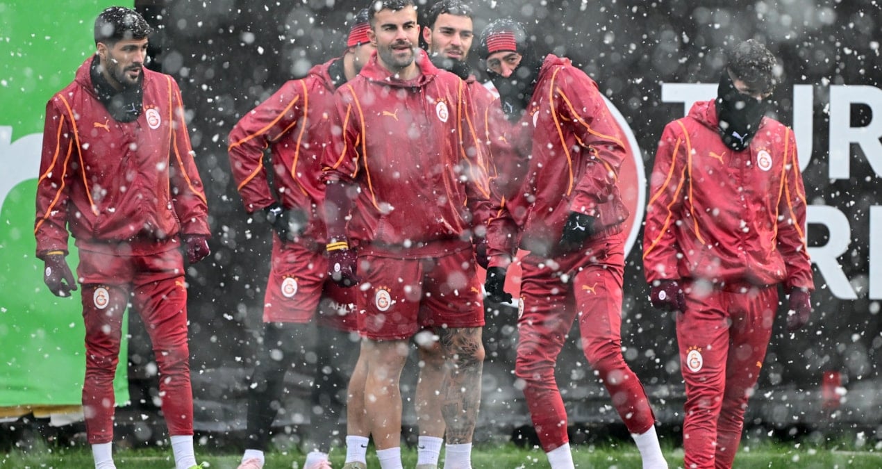 Galatasaray son hazırlığını kar altında yaptı